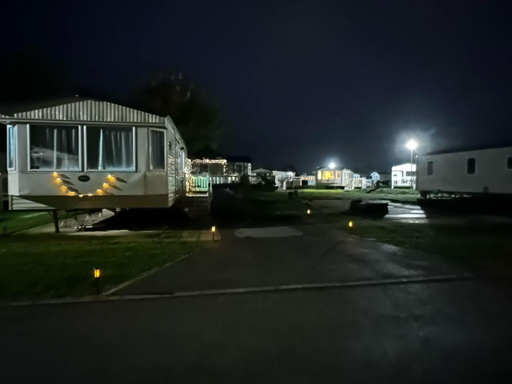 Tattershall Lakes Hot Tub Lodge Breaks ภายนอก รูปภาพ